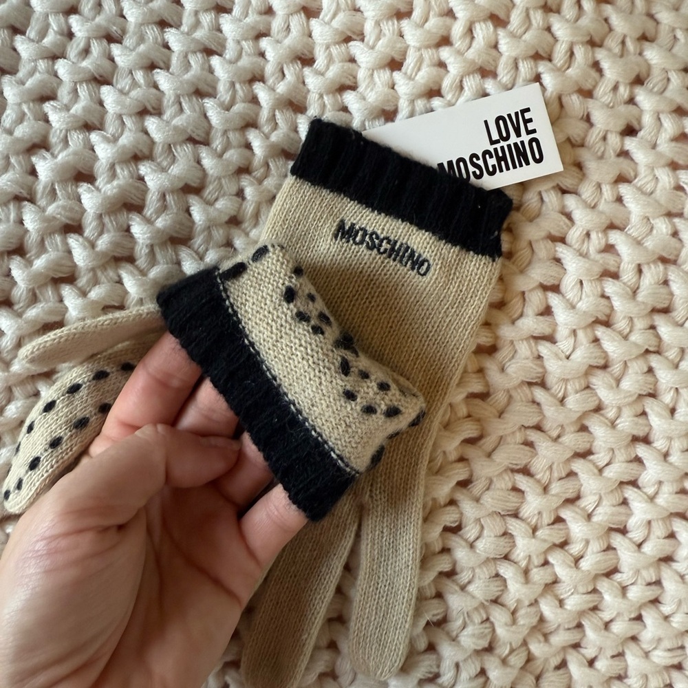 Love Moschino Black and Cream Mittens/ Wool gloves - Picture 4 of 6